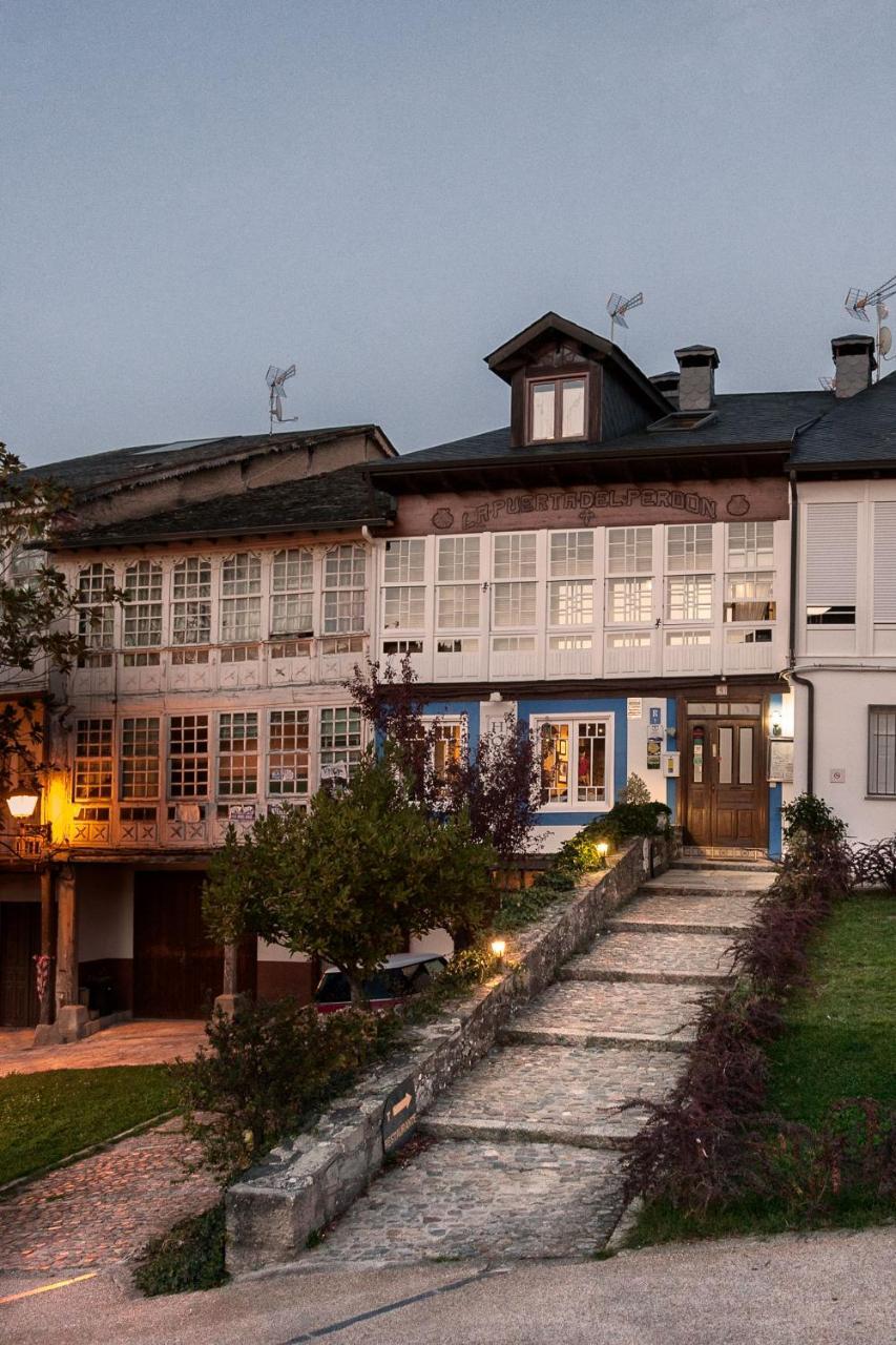 Micro-Hostal La Puerta Del Perdon Villafranca Del Bierzo Bagian luar foto