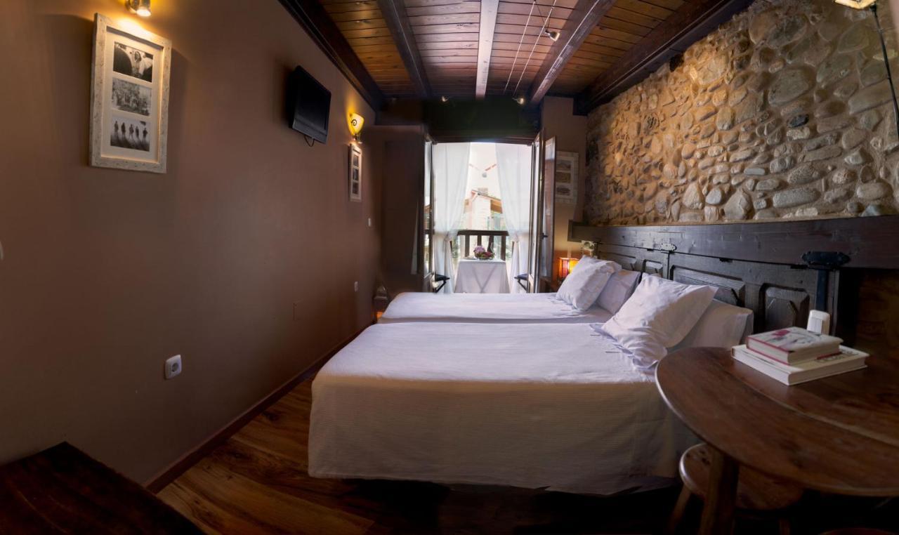 Micro-Hostal La Puerta Del Perdon Villafranca Del Bierzo Bagian luar foto