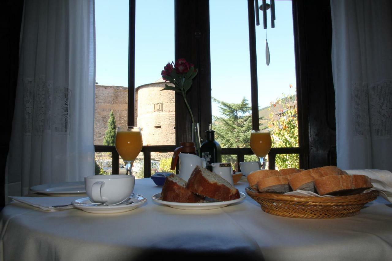 Micro-Hostal La Puerta Del Perdon Villafranca Del Bierzo Bagian luar foto