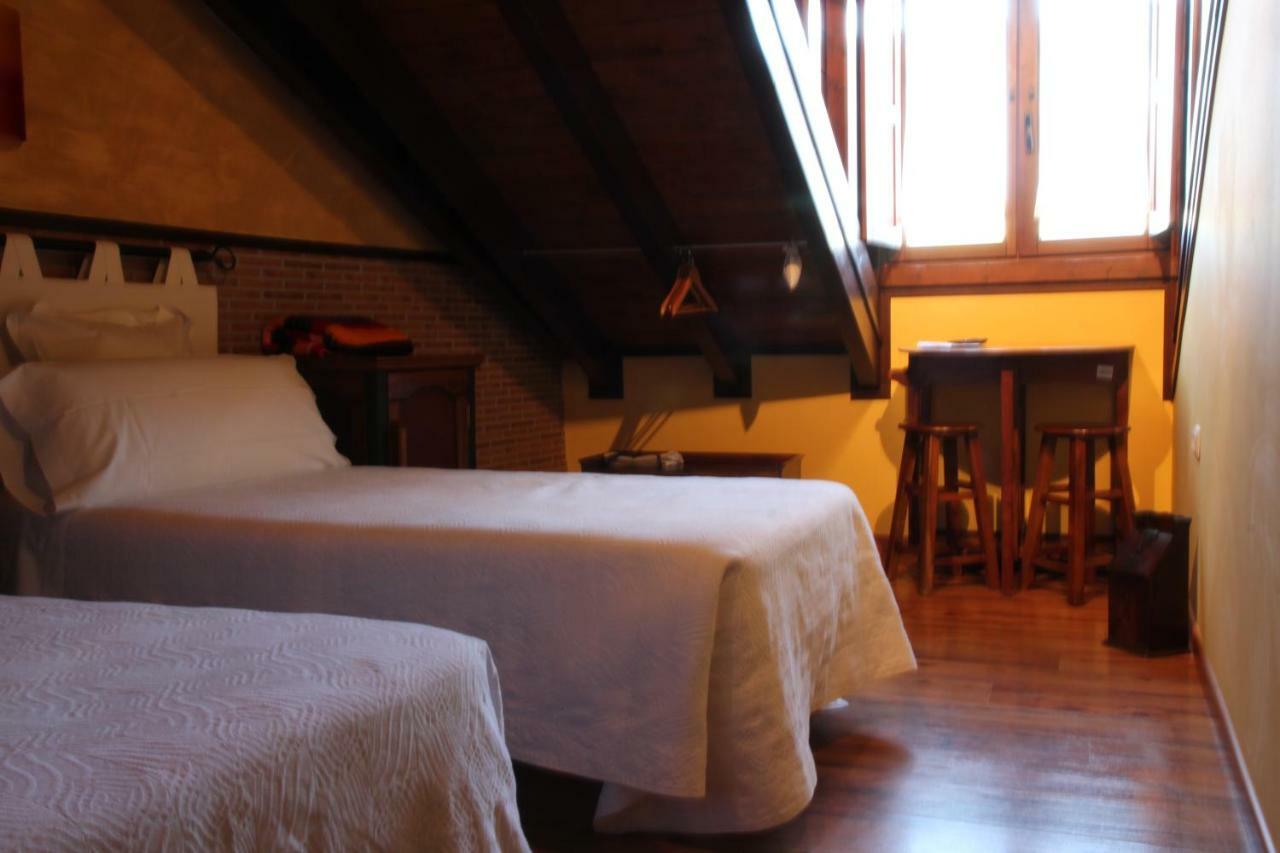 Micro-Hostal La Puerta Del Perdon Villafranca Del Bierzo Bagian luar foto