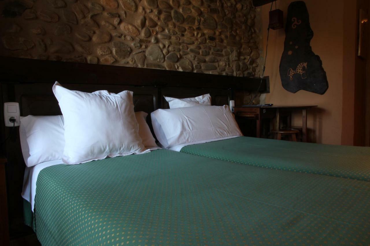 Micro-Hostal La Puerta Del Perdon Villafranca Del Bierzo Bagian luar foto