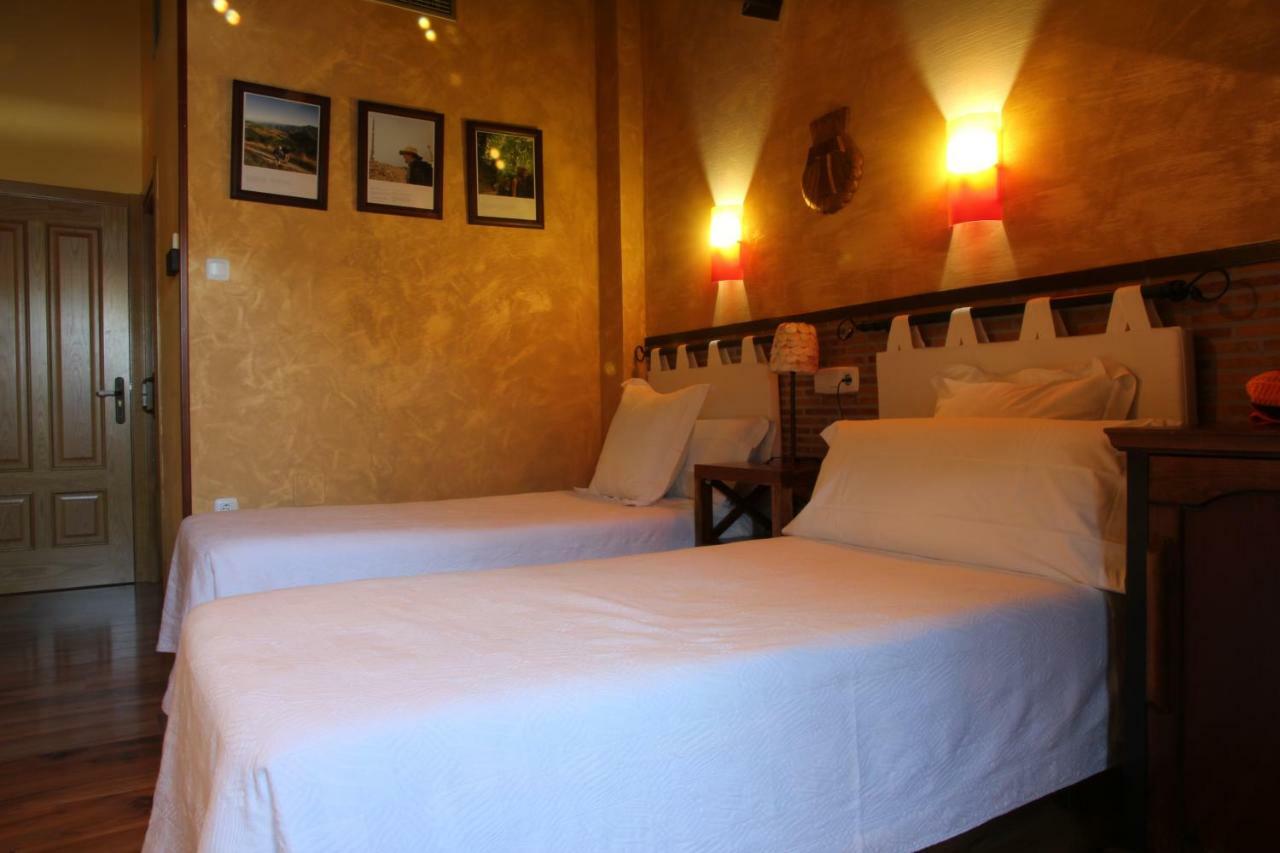 Micro-Hostal La Puerta Del Perdon Villafranca Del Bierzo Bagian luar foto