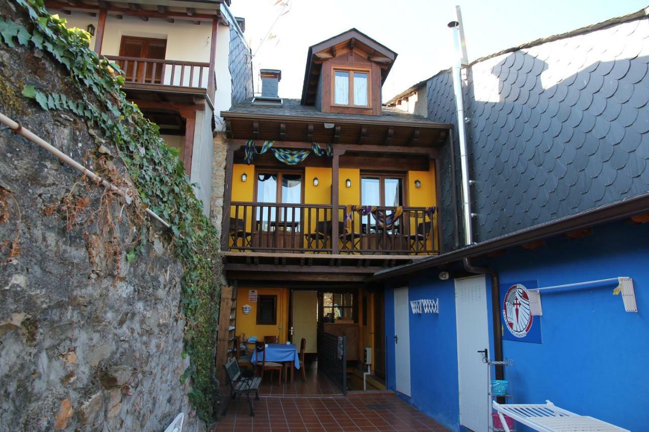 Micro-Hostal La Puerta Del Perdon Villafranca Del Bierzo Bagian luar foto