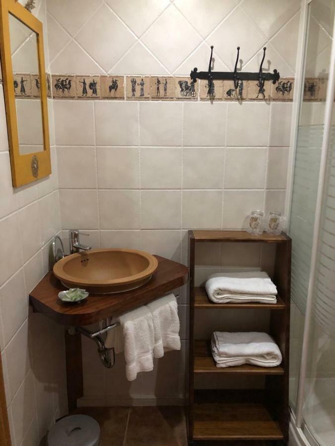 Micro-Hostal La Puerta Del Perdon Villafranca Del Bierzo Bagian luar foto